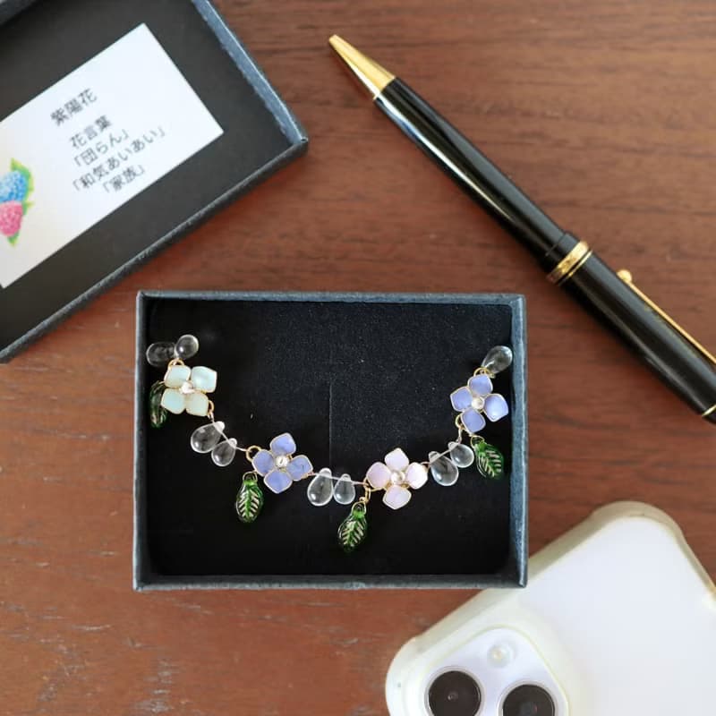 雨の雫と紫陽花のブレスレット