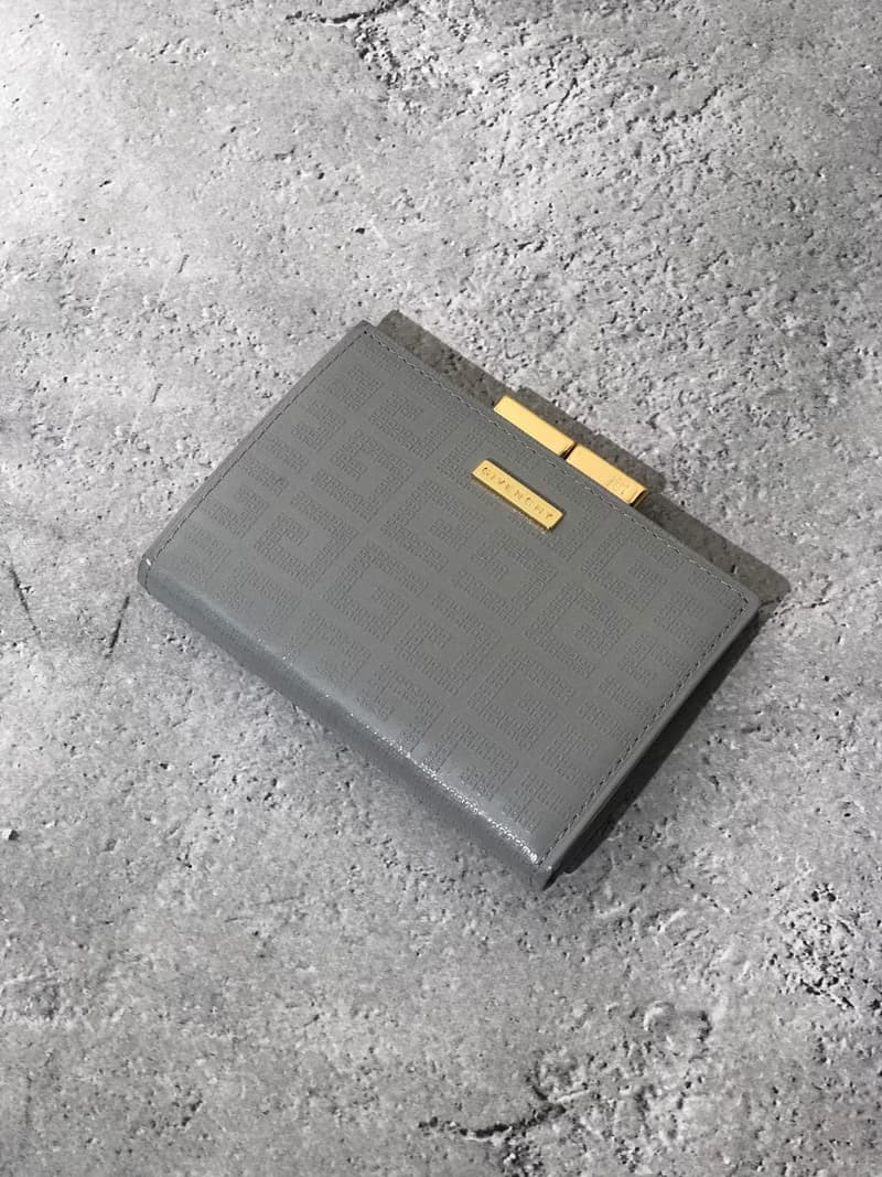 【 日本直送　名牌中古包 】GIVENCHY ジバンシィ 総柄 財布 グレー レザー がま口 vintage ヴィンテージ オールド dt8ykn