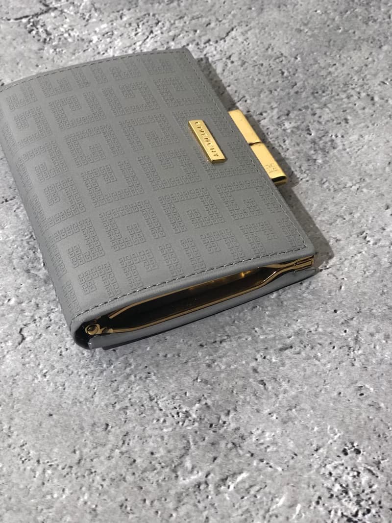 【 日本直送　名牌中古包 】GIVENCHY ジバンシィ 総柄 財布 グレー レザー がま口 vintage ヴィンテージ オールド dt8ykn