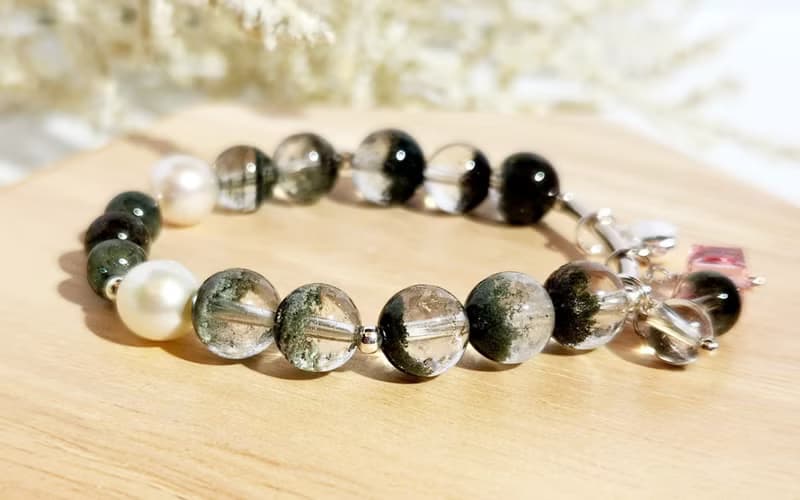 氣質清新-天然聚寶盆綠幽靈/白珍珠水晶手鍊