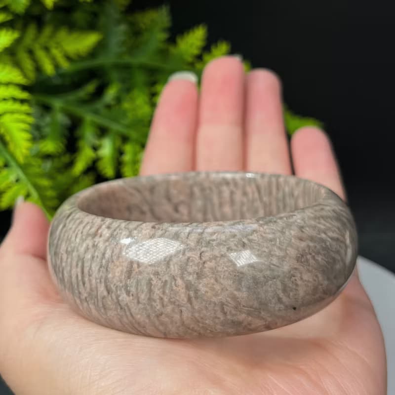 獨特長石手鐲62MM 玉化高瓷星光 肉紅色飄綠寬條景鐲 增強自信