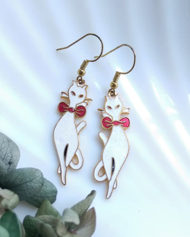 Vintage Jewelry 西洋古董飾品 優雅小白貓 景泰藍 耳勾 針式耳環