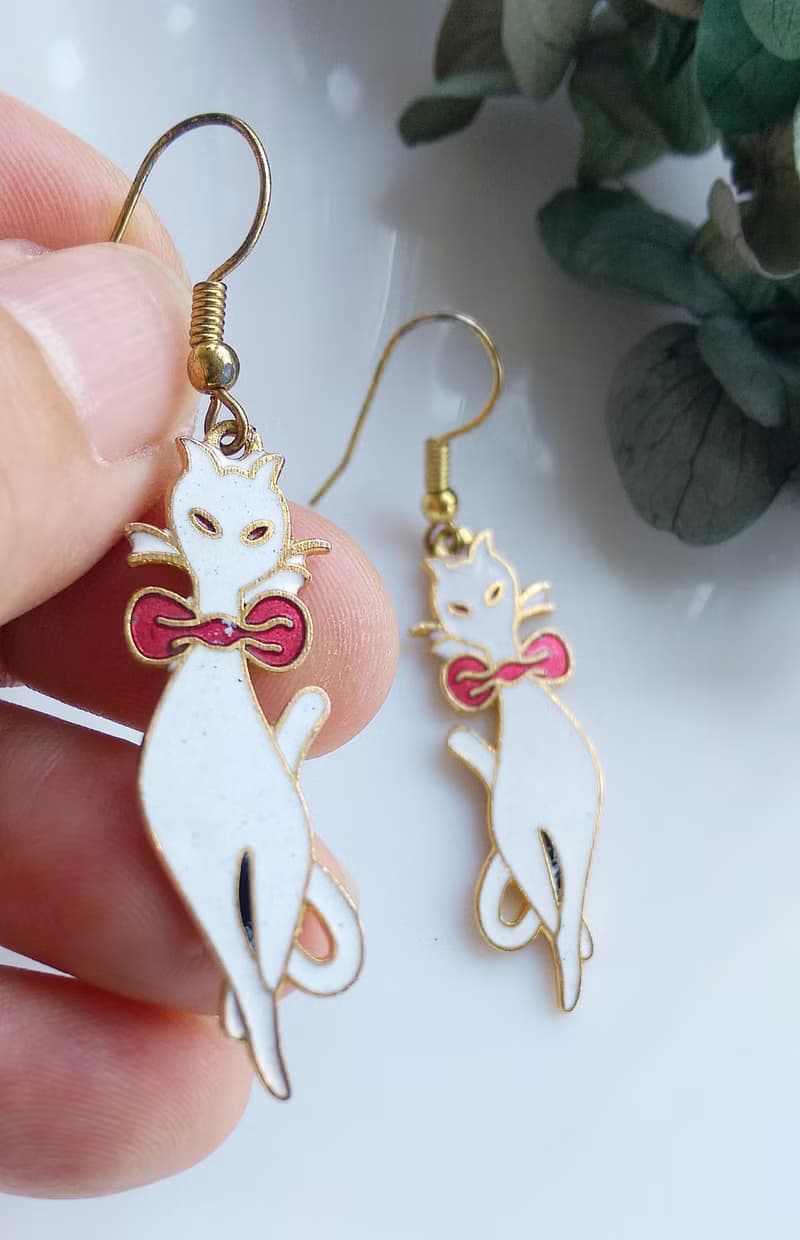 Vintage Jewelry 西洋古董飾品 優雅小白貓 景泰藍 耳勾 針式耳環