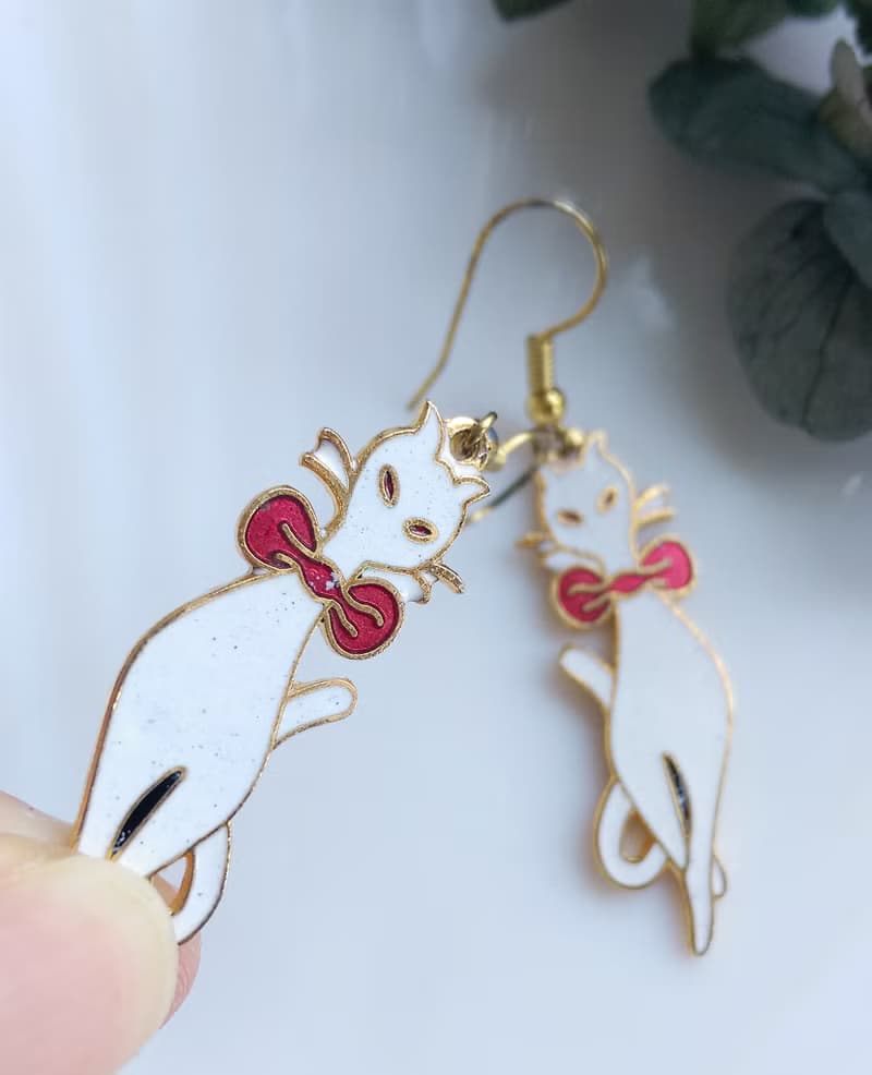 Vintage Jewelry 西洋古董飾品 優雅小白貓 景泰藍 耳勾 針式耳環