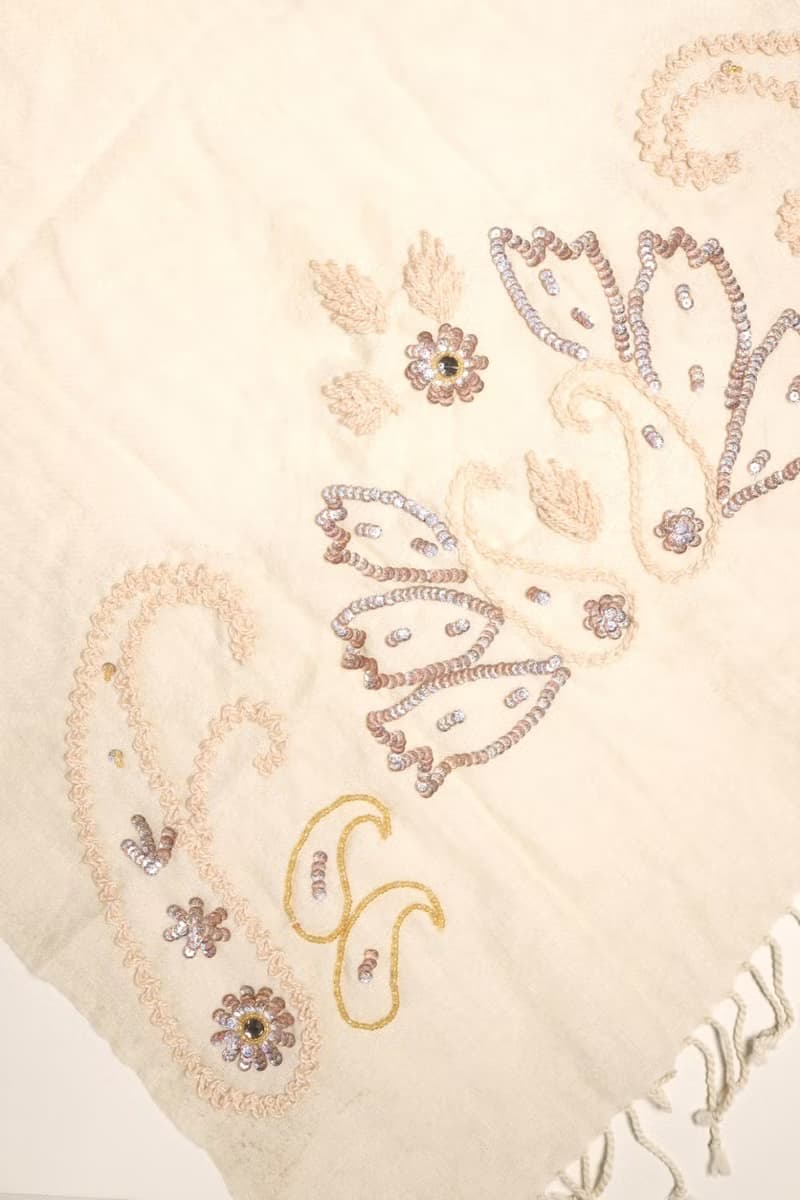 【精品禮盒】釘珠喀什米爾水煮羊毛刺繡圍巾披肩拼透紗純米白粉色