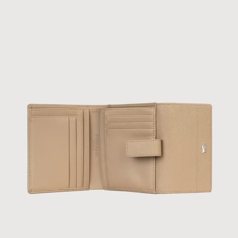 【免費升級送禮包裝】依雅娜 壓紋牛皮8卡兩折短夾多色/BF853-404