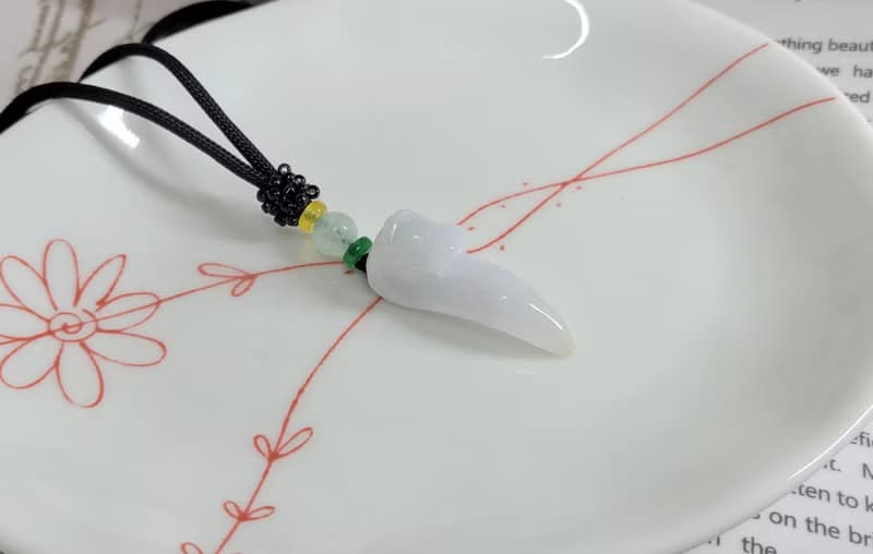 【親翠】天然翡翠 嬌潤飄黃翡龍牙項鍊 畢業禮物