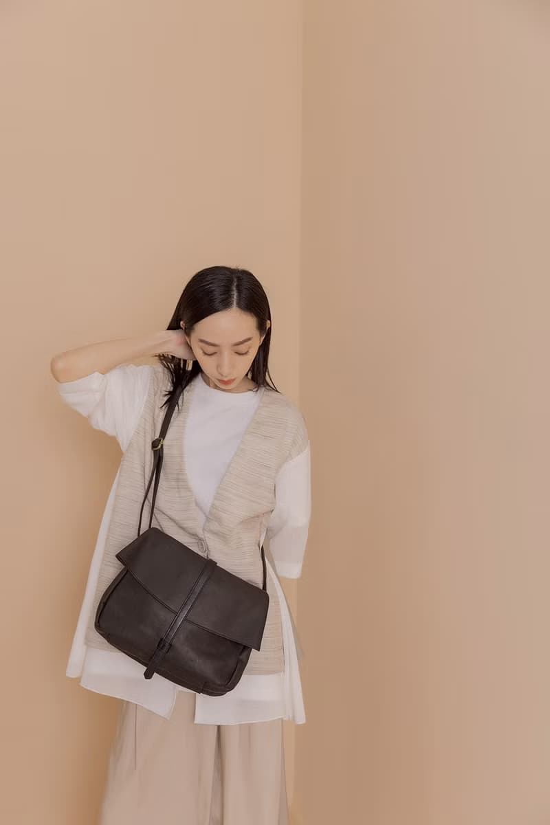 supportingrole 小橢圓3層空間條帶掀蓋單肩包側背包 黑
