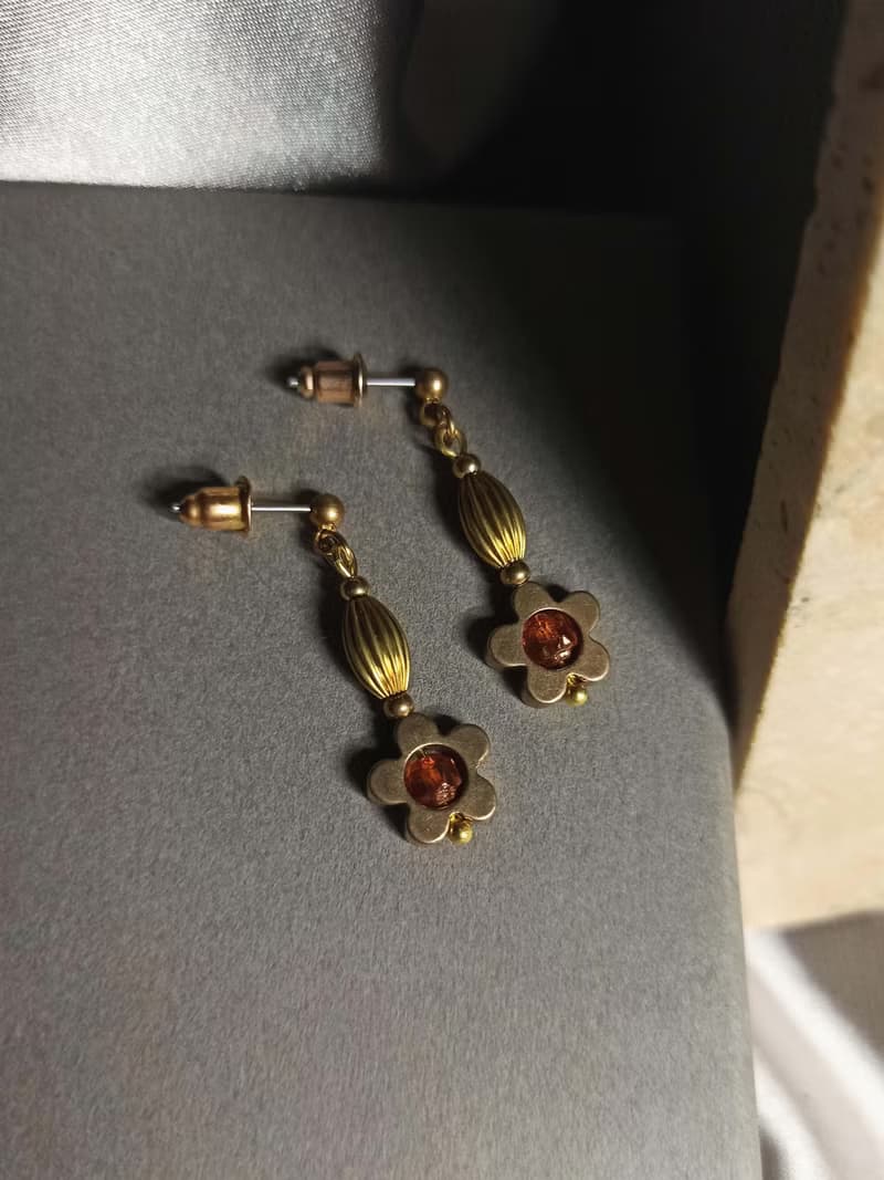 小銅花古董珠短耳環