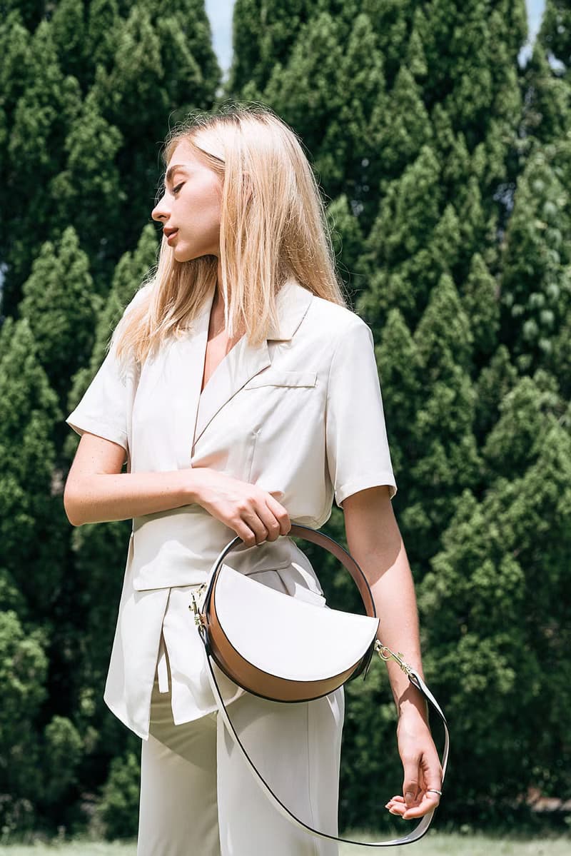 The ONE Bag 素皮革圓包 手拿包 斜背包 側背包 米白色x淺棕色