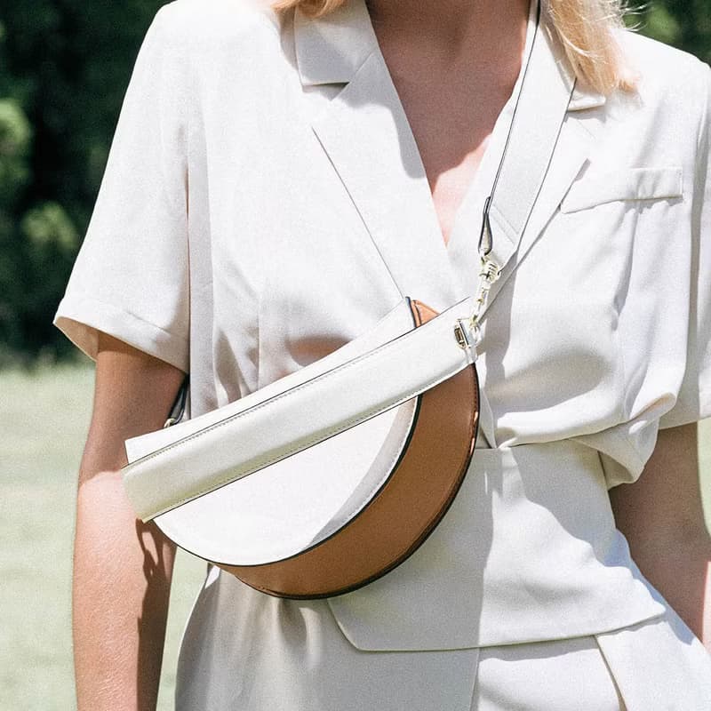 The ONE Bag 素皮革圓包 手拿包 斜背包 側背包 米白色x淺棕色