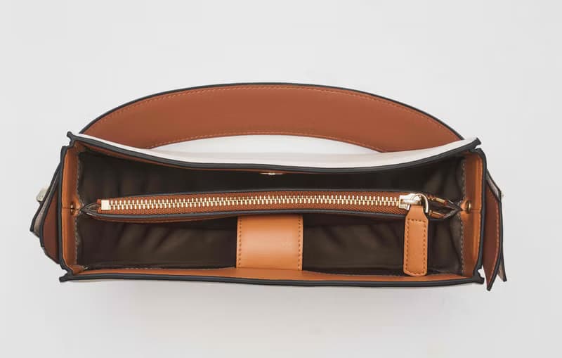 The ONE Bag 素皮革圓包 手拿包 斜背包 側背包 米白色x淺棕色