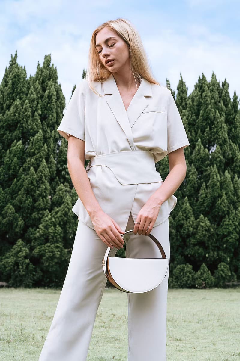 The ONE Bag 素皮革圓包 手拿包 斜背包 側背包 米白色x淺棕色