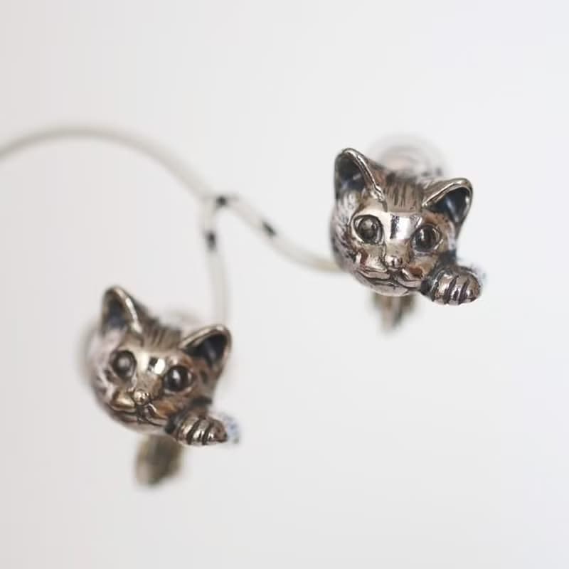 まねき猫イヤリング ピクシー 片耳 / SILVER