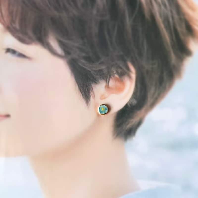鮮やか 水色 お花 金継ぎ 陶器 ピアス イヤリング ノンホールピアス ライトブルー ゴールド 金 イエロー 黄色 小ぶり 小さい 花 夏 春夏 ギフト