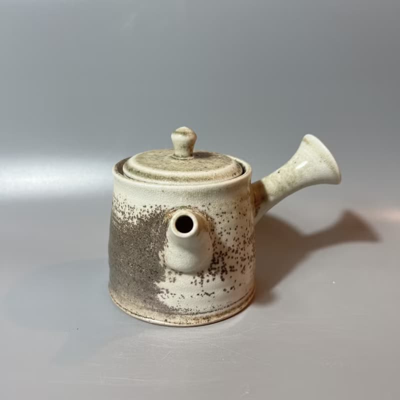 柴燒落灰瓷土內蓋側把茶壺  / 小平凡手作