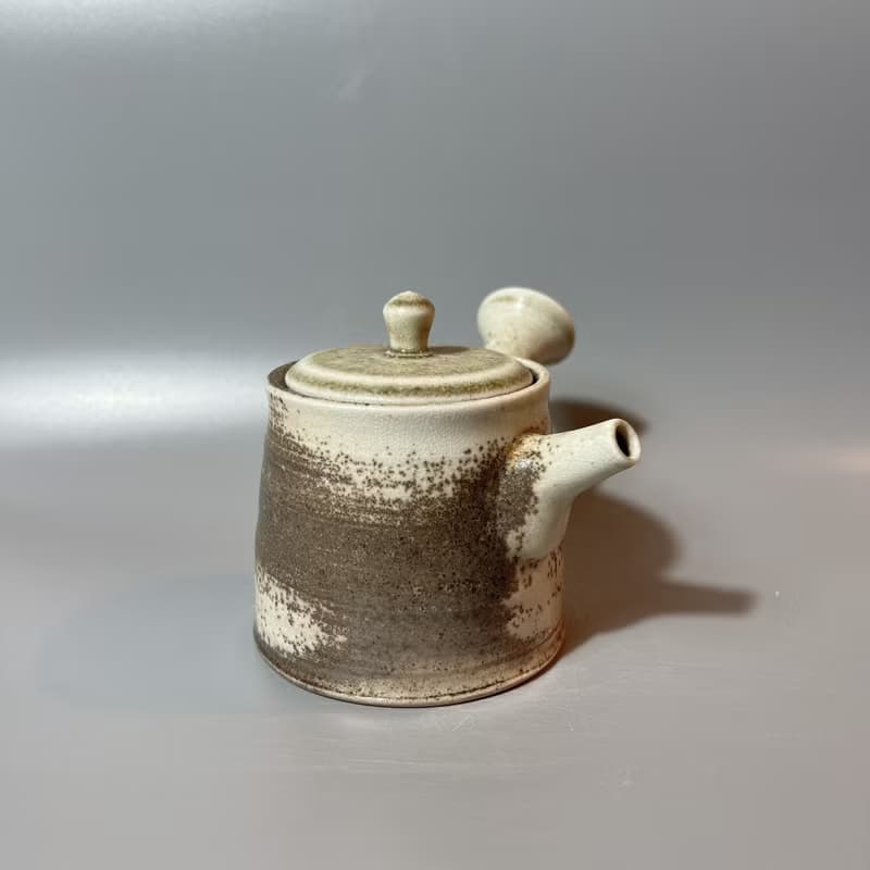 柴燒落灰瓷土內蓋側把茶壺  / 小平凡手作