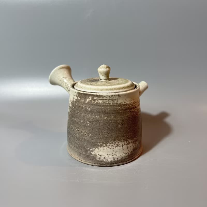 柴燒落灰瓷土內蓋側把茶壺  / 小平凡手作