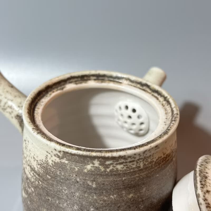 柴燒落灰瓷土內蓋側把茶壺  / 小平凡手作