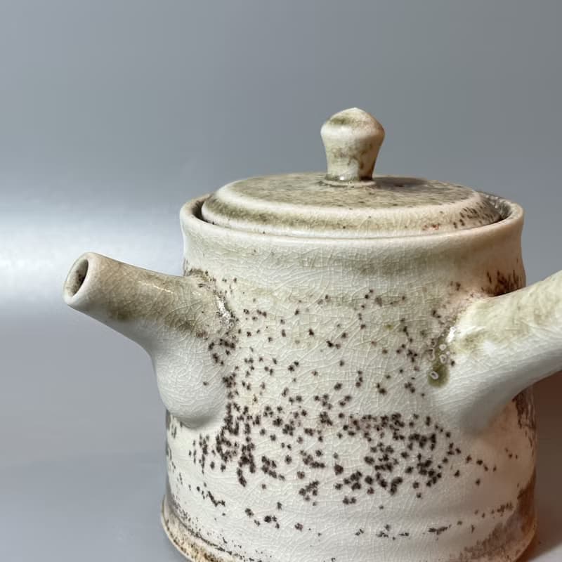 柴燒落灰瓷土內蓋側把茶壺  / 小平凡手作