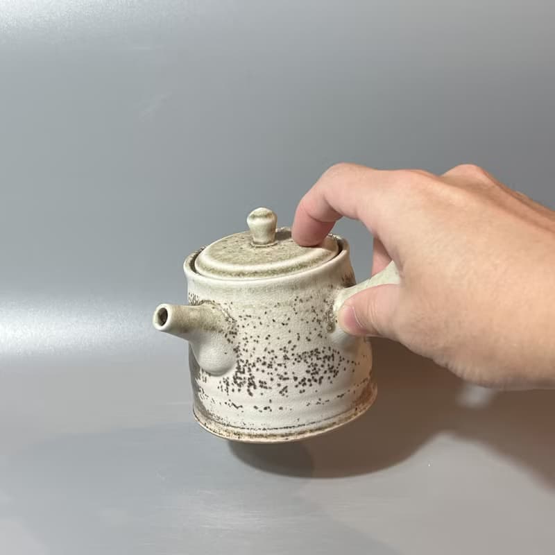 柴燒落灰瓷土內蓋側把茶壺  / 小平凡手作