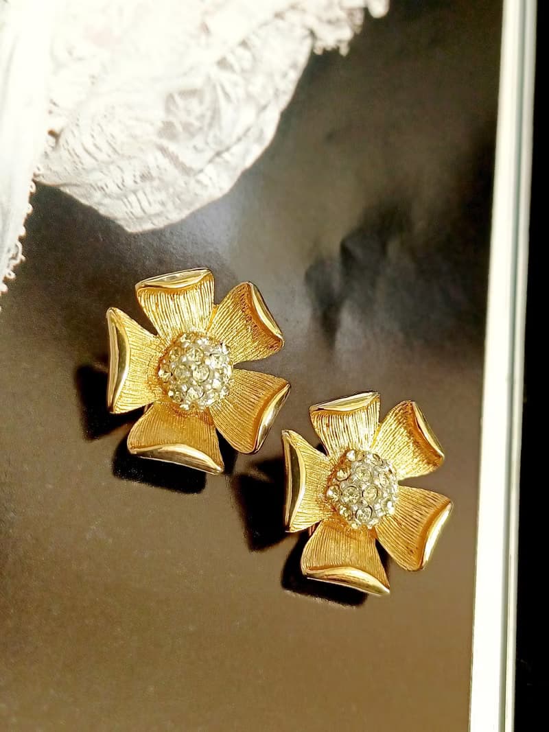 vintage jewelry  典雅刷金花卉萊茵 夾式耳環