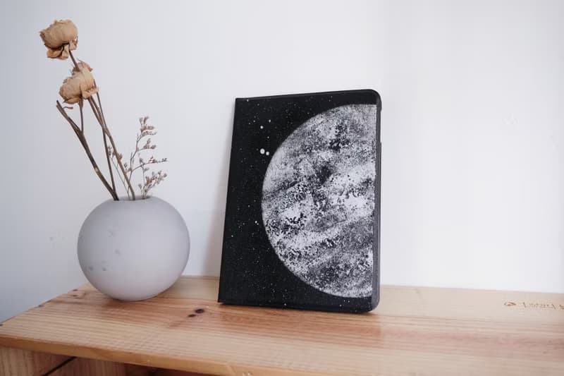手噴星球 IPAD防摔皮革保護套 附筆槽位