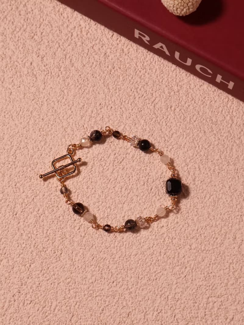 開到荼靡花事了。銀曜石方糖 黑髮晶 月光石 14K包金 水晶手鍊