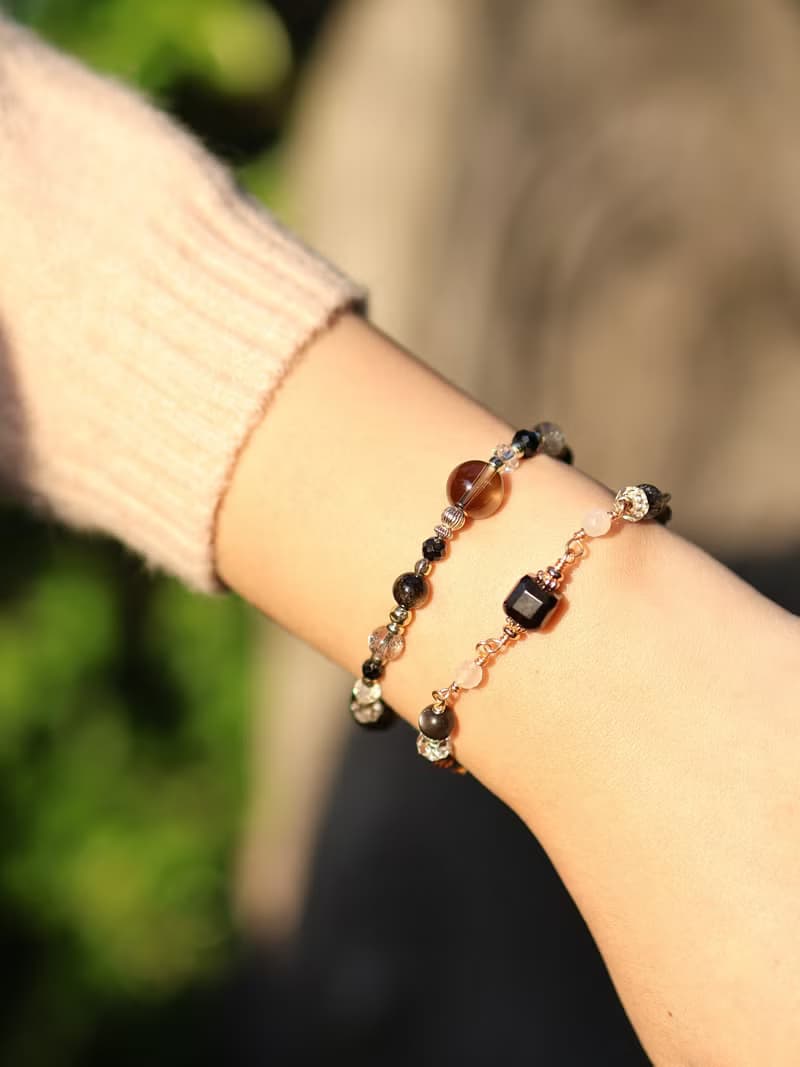 開到荼靡花事了。銀曜石方糖 黑髮晶 月光石 14K包金 水晶手鍊