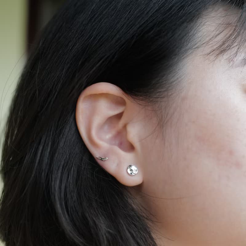 【換季特賣】Dual set: a pair of mini jingle shell and a pair of crab claw earrings