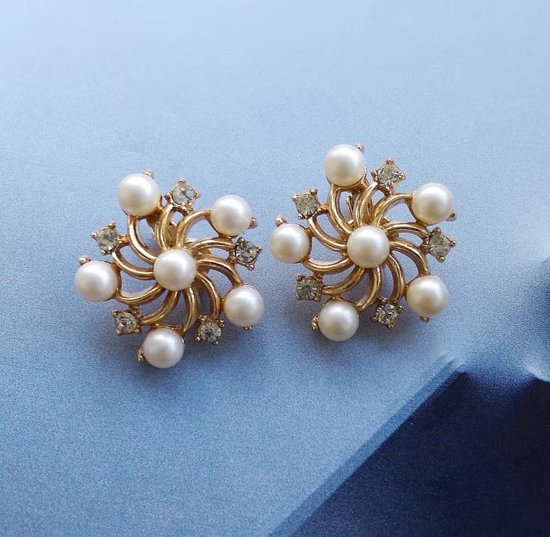 Vintage Jewelry 西洋古董飾品 TRIFARI 珠鑽 旋轉花 夾式耳環