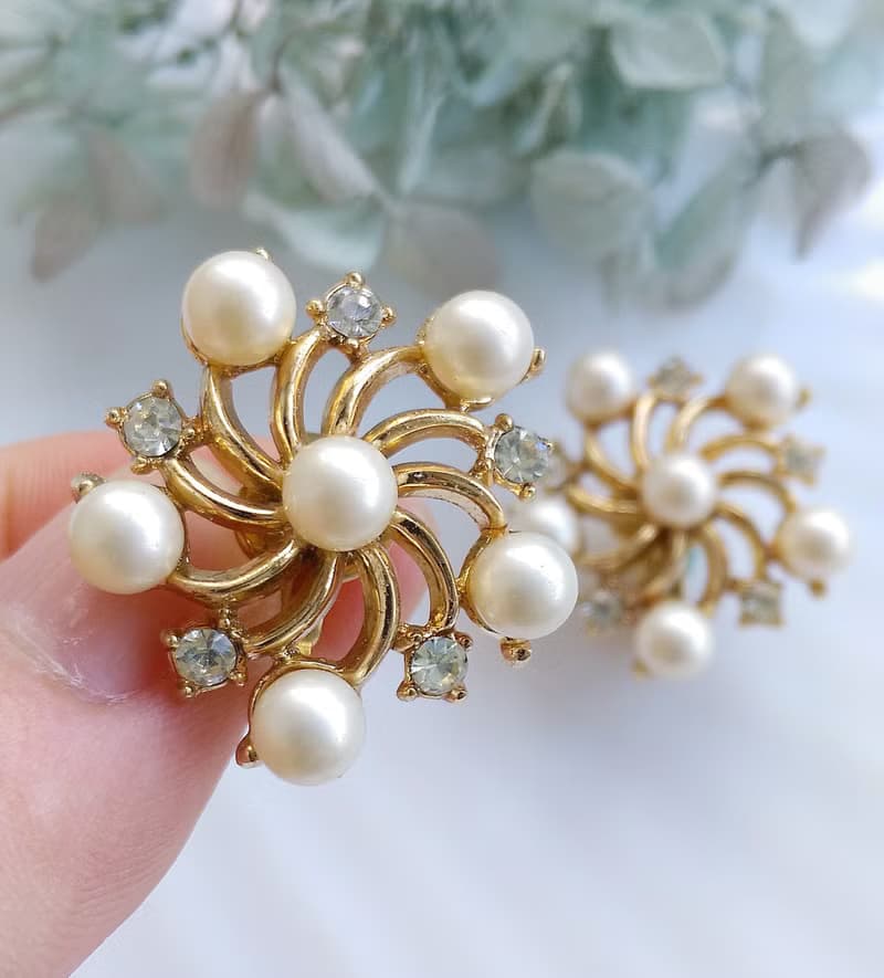 Vintage Jewelry 西洋古董飾品 TRIFARI 珠鑽 旋轉花 夾式耳環
