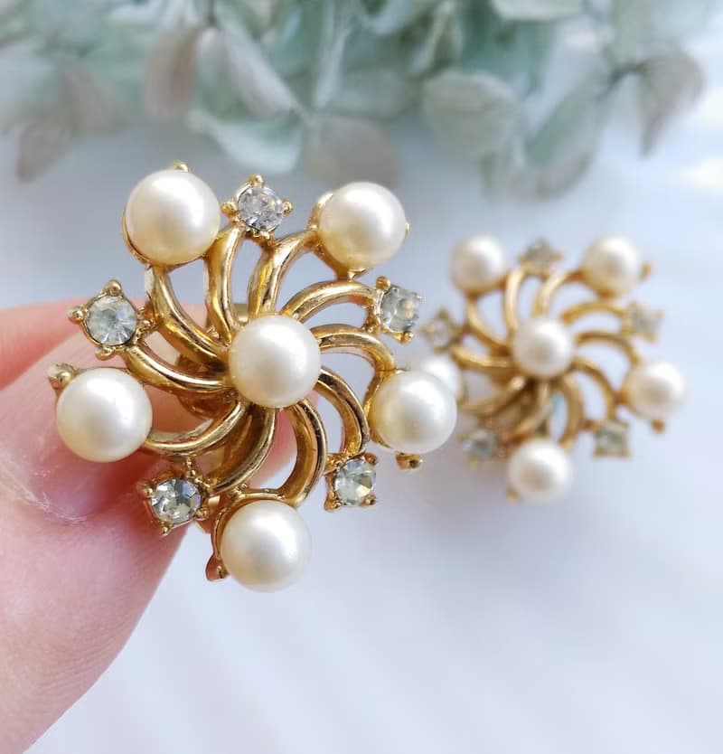 Vintage Jewelry 西洋古董飾品 TRIFARI 珠鑽 旋轉花 夾式耳環
