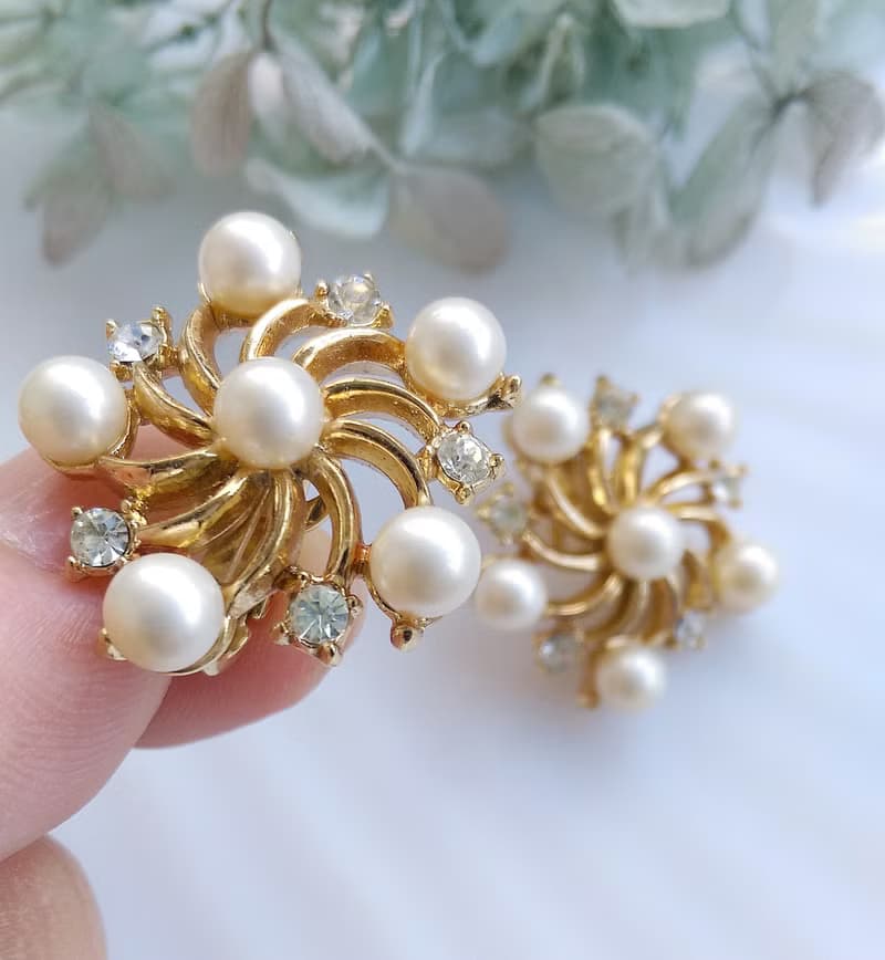 Vintage Jewelry 西洋古董飾品 TRIFARI 珠鑽 旋轉花 夾式耳環