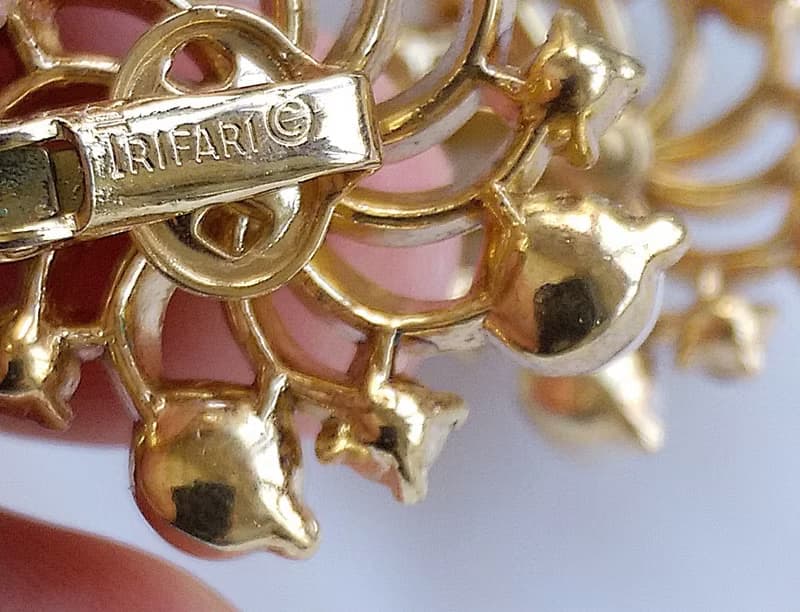 Vintage Jewelry 西洋古董飾品 TRIFARI 珠鑽 旋轉花 夾式耳環