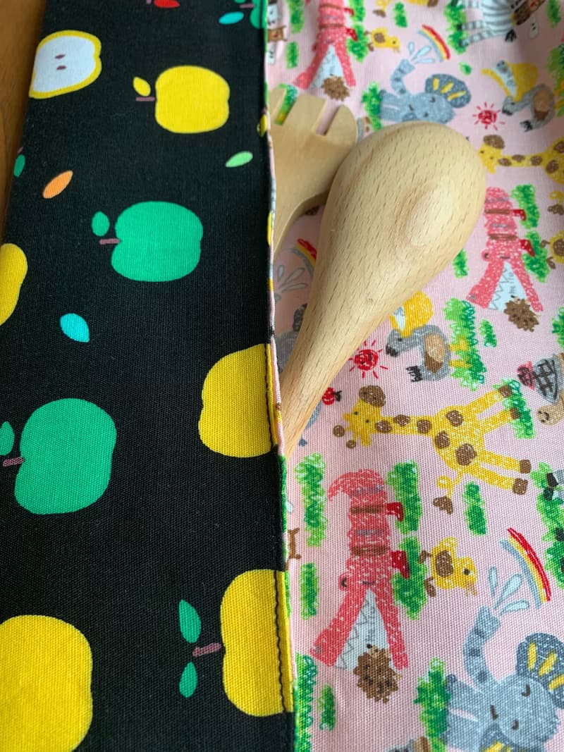 文青風環保筷袋 蘋果咬一口 亮眼黑 手作餐具袋.交換禮物.