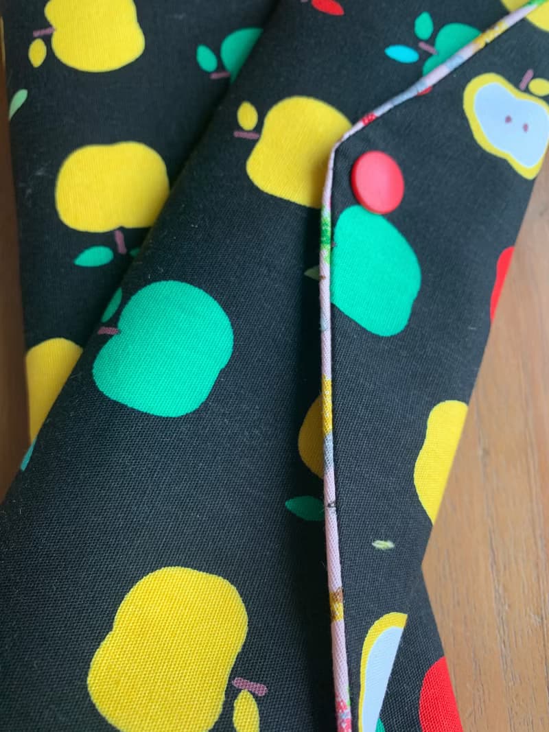 文青風環保筷袋 蘋果咬一口 亮眼黑 手作餐具袋.交換禮物.