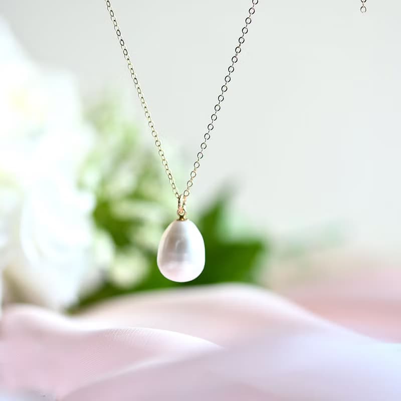 幸せを運んでくれる　大粒ドロップ淡水パールのネックレス　6月誕生石