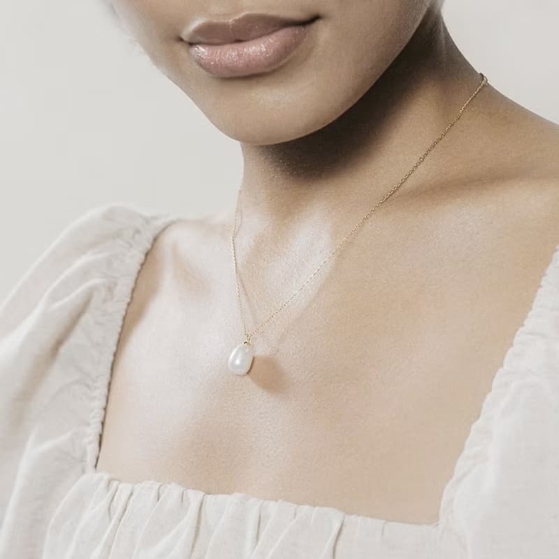 幸せを運んでくれる　大粒ドロップ淡水パールのネックレス　6月誕生石