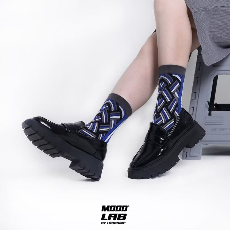 BLUE LOVE KNOT SOCKS