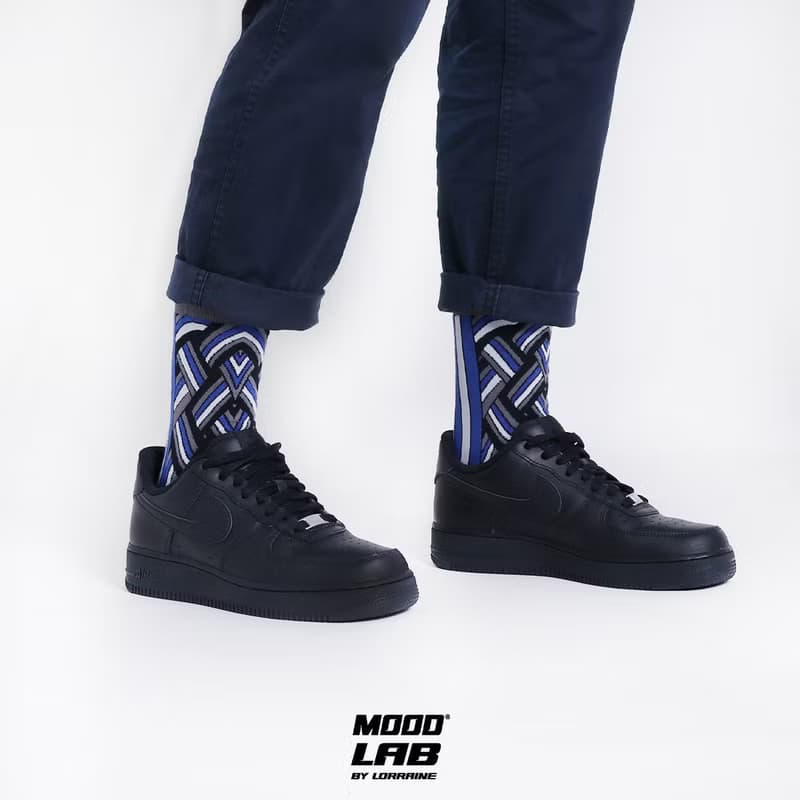 BLUE LOVE KNOT SOCKS