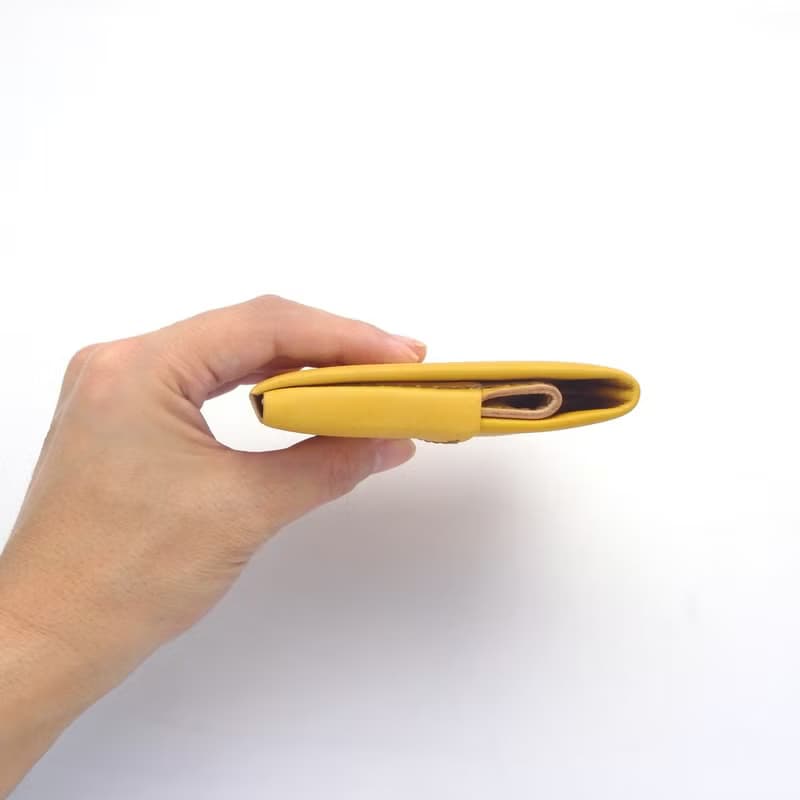 【ミニ財布】革 きはだ染め 草木染め 右利き 手縫い 手染め 手作り【chotof/ちょとふ】