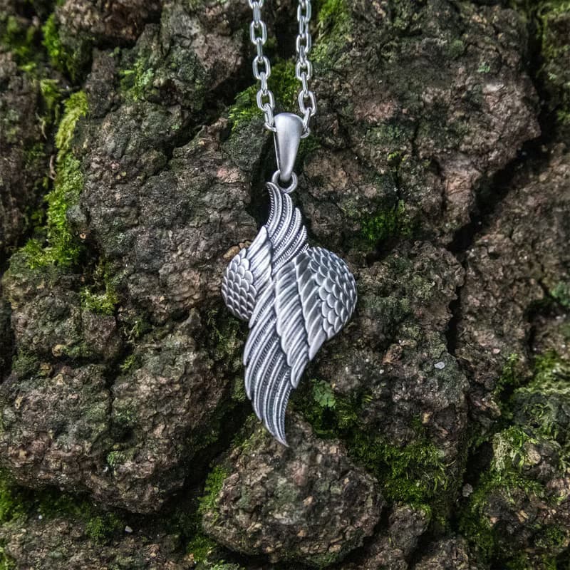 Overlapping Wing Pendant / DN-17