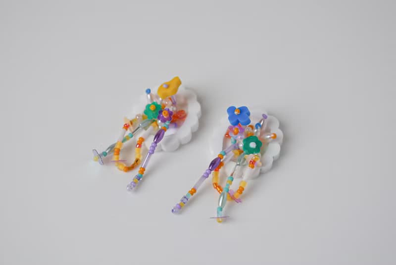 21g的生日禮物 白框耳環-大 藍黃花 【sep. beads x WU studio】