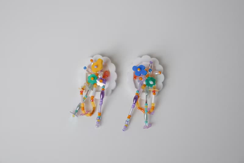 21g的生日禮物 白框耳環-大 藍黃花 【sep. beads x WU studio】