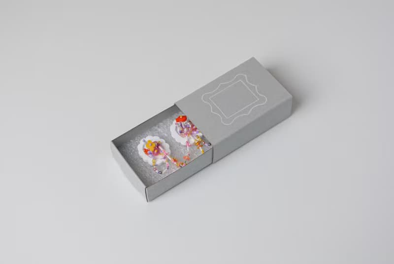 21g的生日禮物 白框耳環-大 藍黃花 【sep. beads x WU studio】