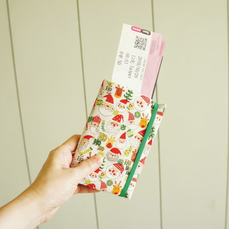 Lovely日本布【聖誕老人護照套】布書套9.5X14cm米