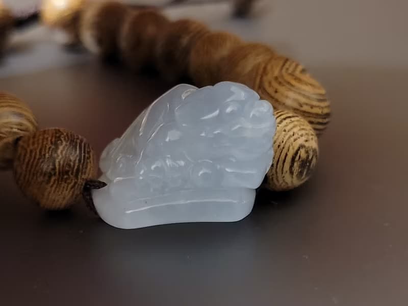 【親翠】天然翡翠 冰膠慵懶臥姿美貔貅手牌