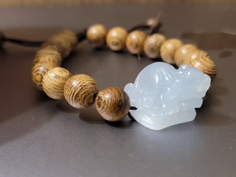 【親翠】天然翡翠 冰膠慵懶臥姿美貔貅手牌