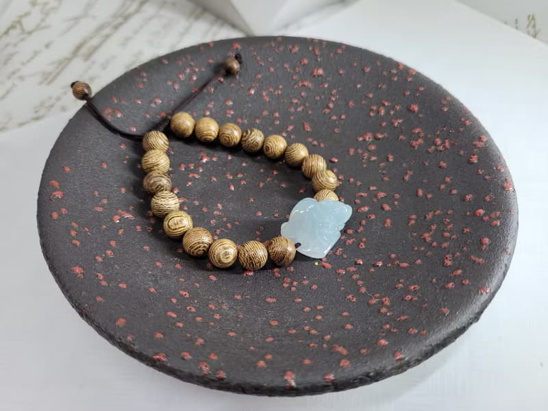 【親翠】天然翡翠 冰膠慵懶臥姿美貔貅手牌